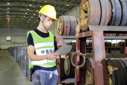 深圳中亞鋁業(yè)鋁型材模具車間